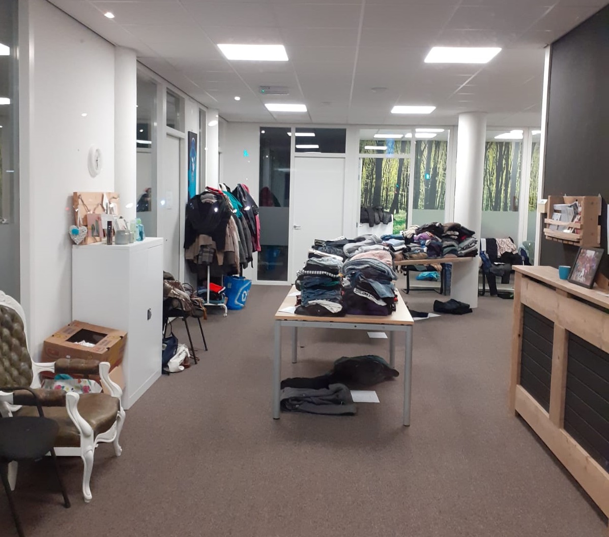 De schrik was groot na de brand op 7 december in een zorgcentrum van RadarUitvoering Zuid (Venlo), onderdeel van Incluzio. Hartverwarmend om te zien dat meerdere lokale bedrijven hulp bieden. Bedankt! <a href="/bakkergommans/">Bakker Gommans</a> <a href="/janlinderssuper/">Jan Linders</a> <a href="/kidzbase/">KidzBase</a>  <a href="/gemeentevenlo/">Gemeente Venlo</a> #kledinginzamelactie