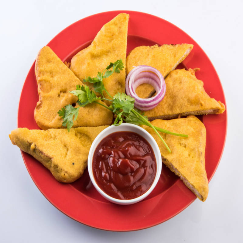 IndianFoodZone's tweet image. Bread Pakora is a traditional snack recipe which is typically prepared in North Indian households for weekend breakfast and brunch. 

Source: recipes.timesofindia

#Webcubatortechnologies #indianfoodzone #breadpakora #indiansnack #indianfood
