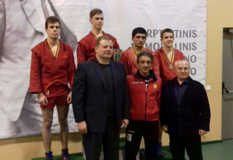 noc_of's tweet photo. 2 medals from sambo international tournament

https://t.co/hYcVcpix1M https://t.co/4qPl9aNsYn