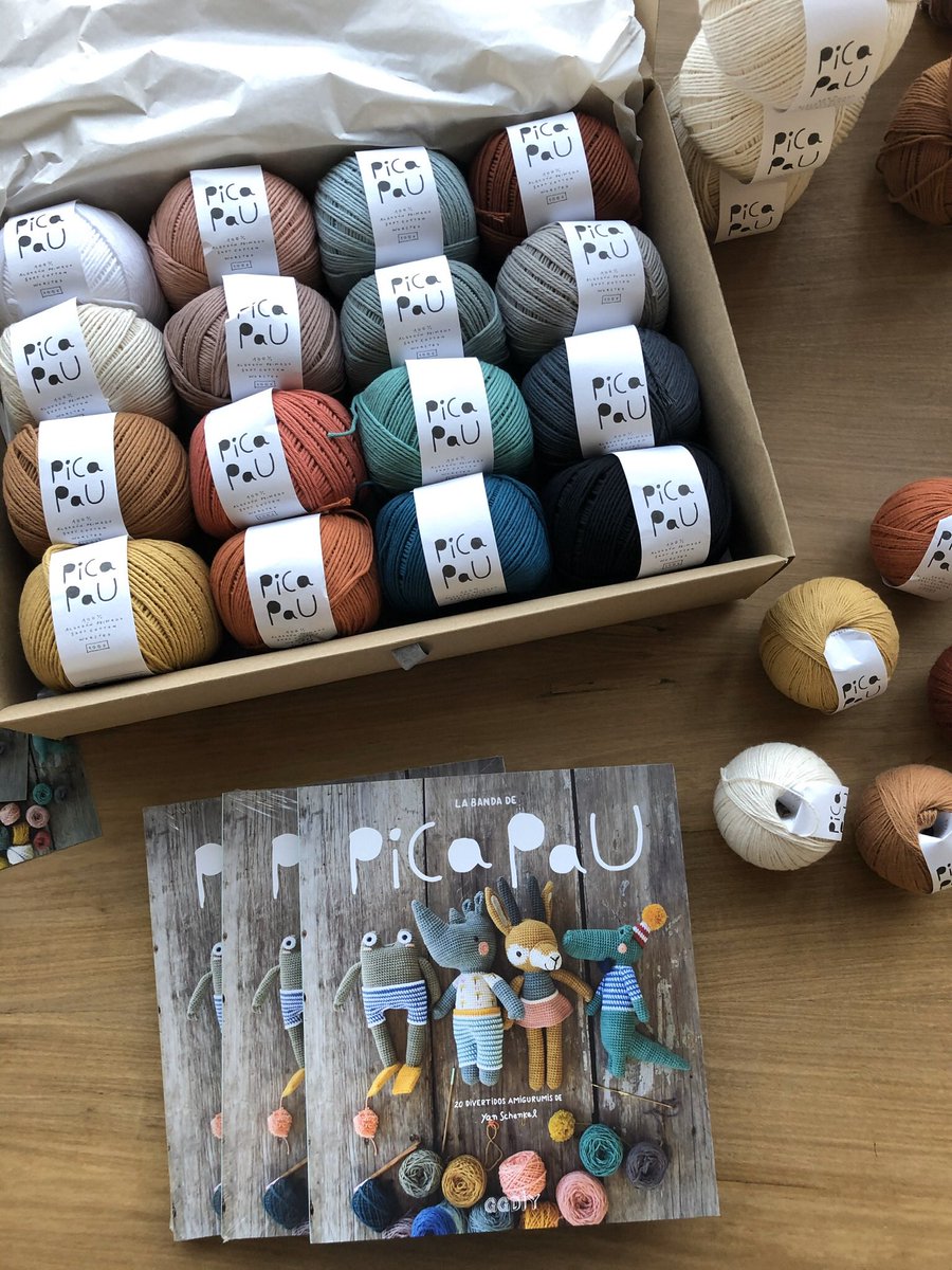 picapauyan's tweet photo. Hola. Por si no se les ocurre qué regalar, hay combo cajita degustación (16 colores) + libro. 
https://t.co/fCpWCJVLMi https://t.co/FABdFlk70d