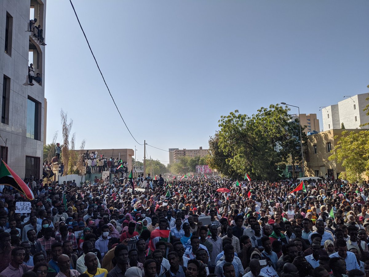 YousraElbagir's tweet photo. Thousands of people march to downtown Khartoum today, to commemorate one year since Sudan protests began. 

Military have closed off the road in front of the military HQ, where the sit-in camp once was.

No sign of Rapid Support Forces. https://t.co/7XdJTQW9tZ