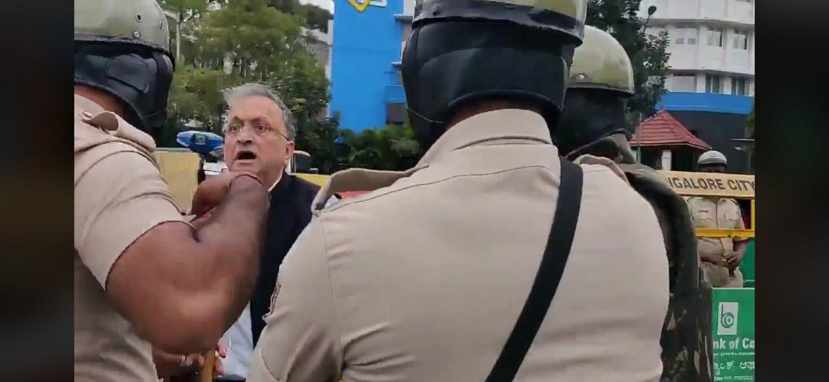 Is this cop threatening to hit ⁦@Ram_Guha⁩ with his fist? It’s bad enough to arrest a senior historian exercising his democratic right to protest. But to do so with the threat of force is disgraceful & the cop deserves stern disciplinary action. Does the Home Minister care?