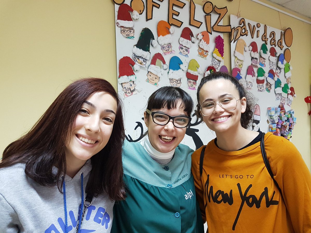 BatxNatzEsplu's tweet photo. Passant un matí divertit i especial amb els alumnes de 2n Batx a l'associació ALPI @asociacionalpi Gràcies! https://t.co/8XYozd4y3R