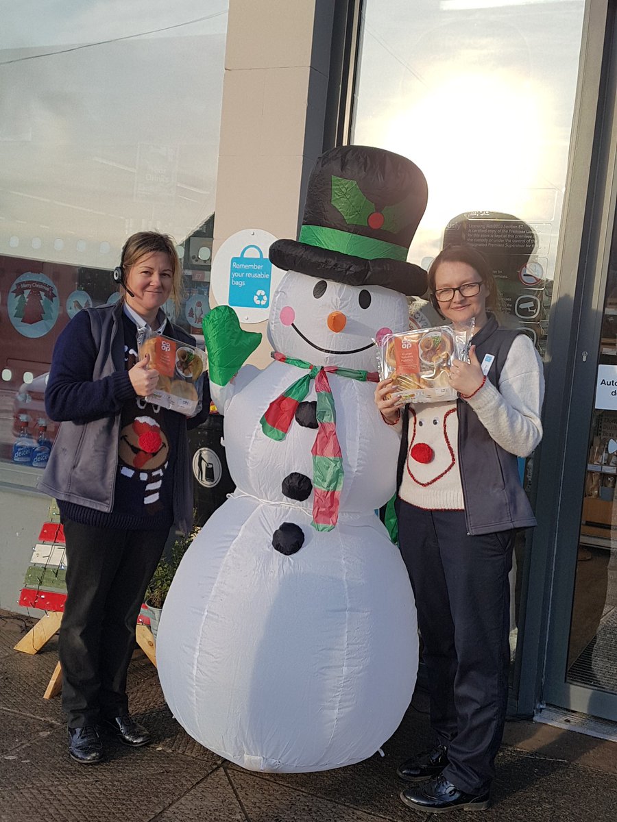 TammyRobson8's tweet photo. #coopradio Its a big thumbs up from Kim Weatheritt , Tammy Robson and snowy from Longhoughton coop  Northumberland.  We love yourkshire puddings with our xmas dinner ⛄🎅🏻🌲👍👍👍👍👍👍👍👍👍👍👍👍👍👍👍 https://t.co/03ZW115cgF