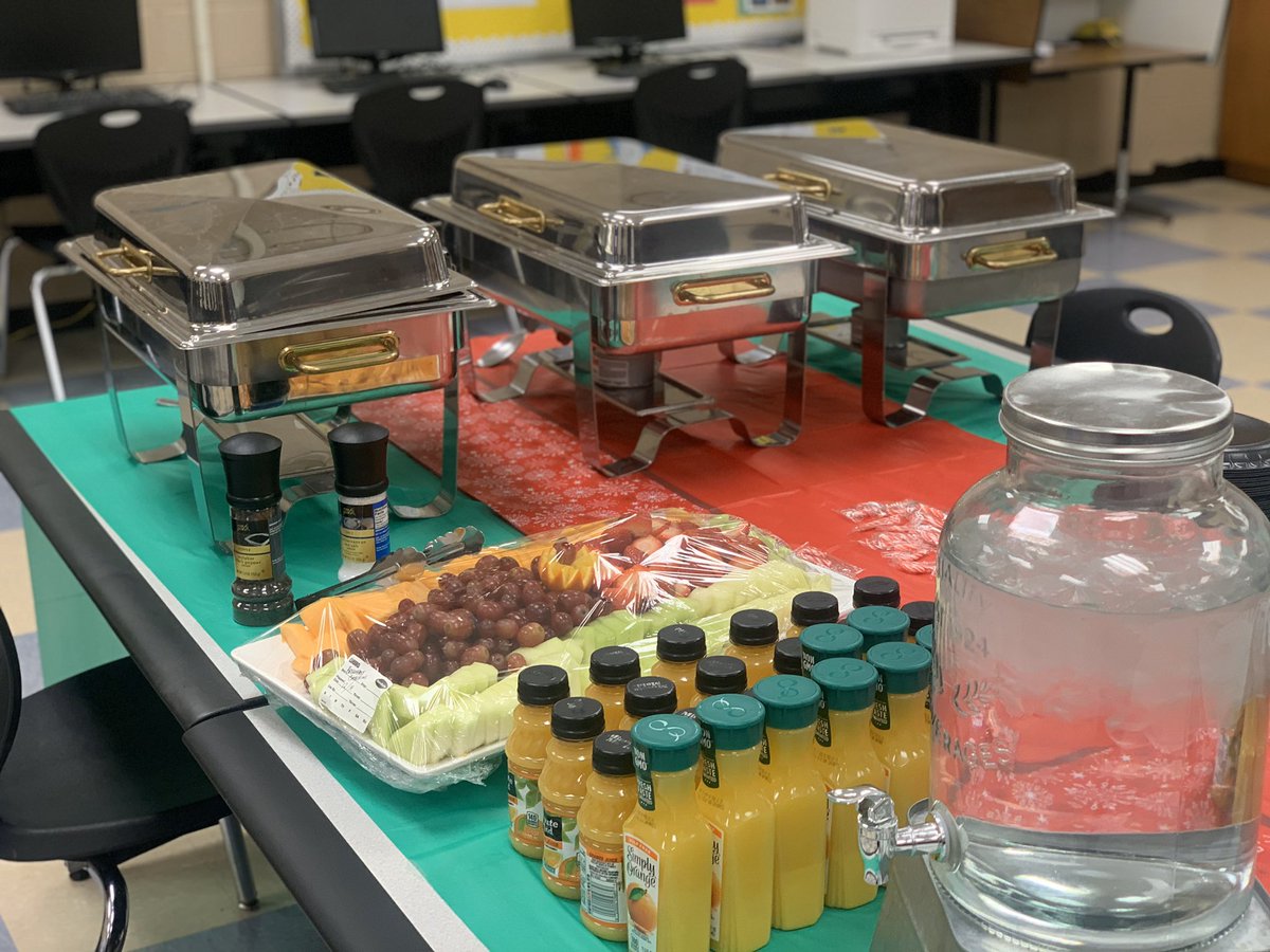 KennaJones1's tweet image. Celebrating MCHS Graduation Academy this morning! #earningcredits #chartwells #breakfastspread