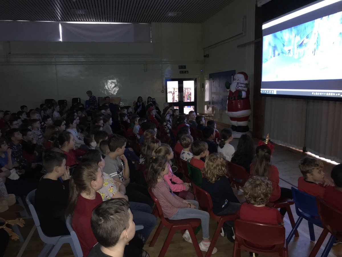 SJBPS11's tweet photo. We’ve turned our PE hall into a cinema for our last day!! #grinch2 #merrychristmas 🎄🎅 https://t.co/YYX9tMysZE