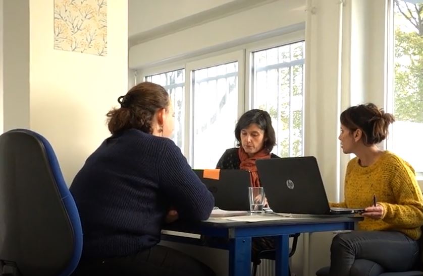 FondationAfnic's tweet photo. [Vidéo] Lauréat 2019 de la Fondation : découvrez le Projet "Booster son français grâce au #numérique" du @CIDFF69 Rhône. Ce projet permet aux #femmes de mieux maîtriser la langue française https://t.co/giQk6QgBmd #SolNum #Afnic #Rhones #Solidarité https://t.co/2qXu2ZRfUN
