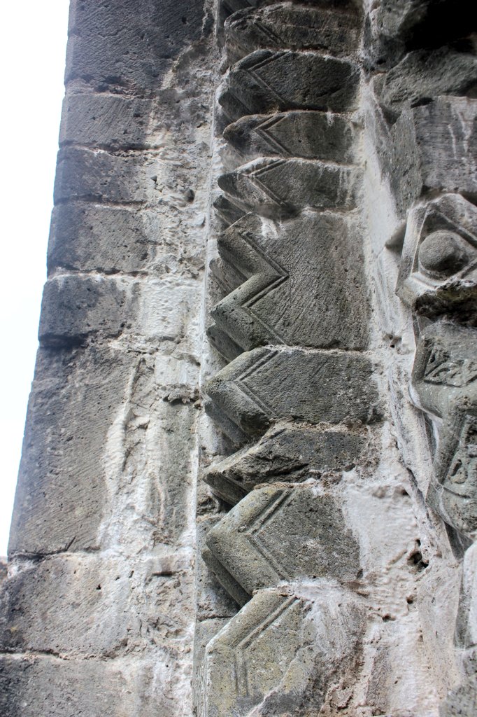 Rothweeee's tweet photo. @fromredclay @tcddublin This is most interesting because on a field trip for my course they took us to St. Saviour's Priory, which is the bit of the Glendalough site everyone misses. https://t.co/x0VULDkTAs
