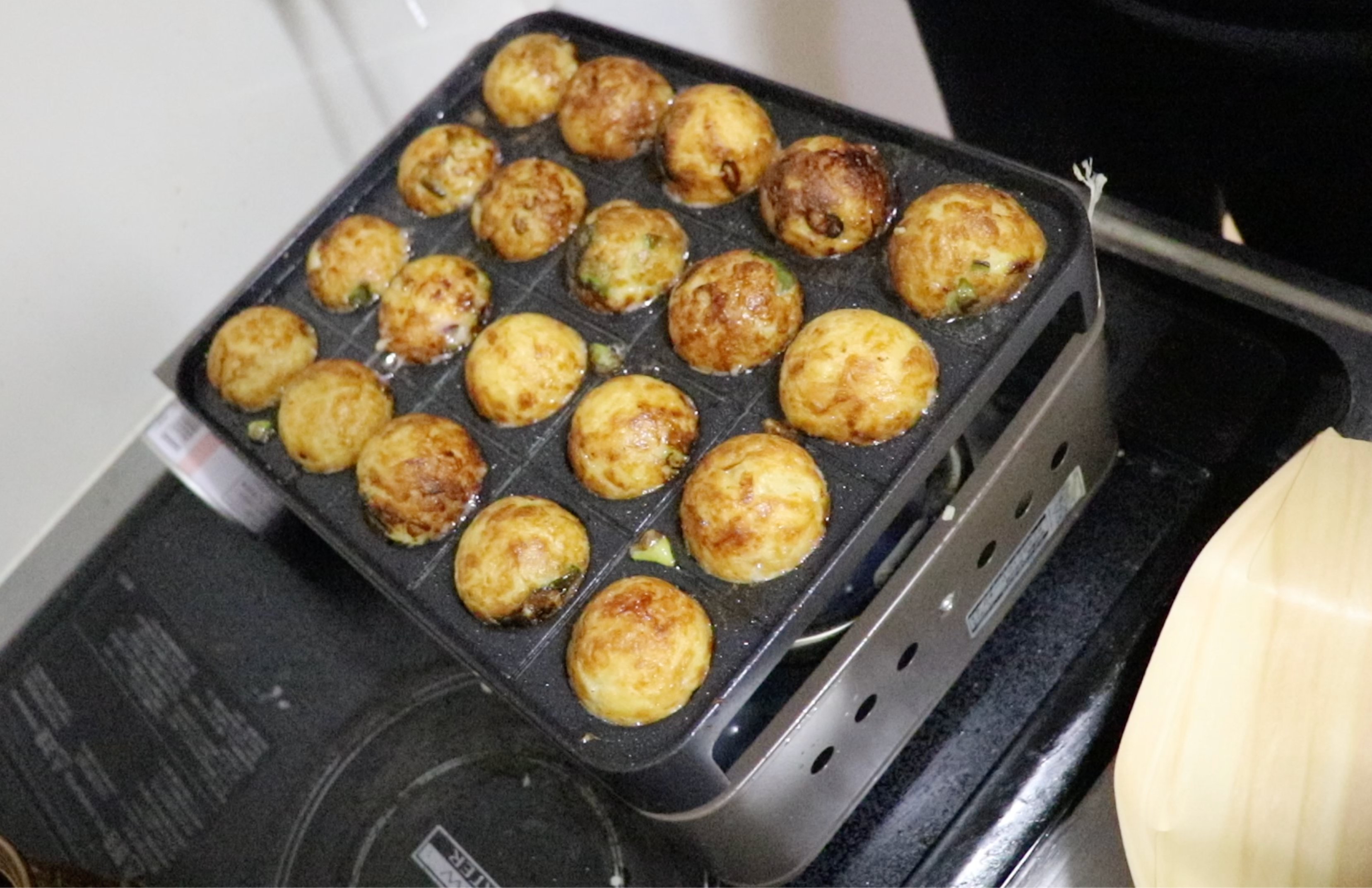 かっつー 突然ですが 僕は銀だこで2年間バイトしていた 元プロ銀だかー なのですが そんなわけで銀だこ風のたこ焼きを作りました 後日動画にします T Co Mfa4psou8w Twitter