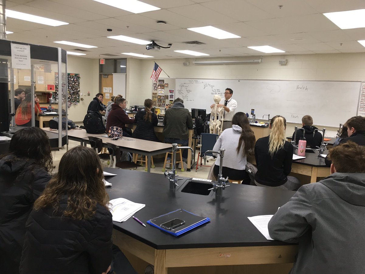 GerbeMHS's tweet photo. I am SO THANKFUL that Dr Dana Andrews takes time to spend with students every year!
What a great guy and Manchester is fortunate to have him as part of our community! https://t.co/KYKtVr4t1M
