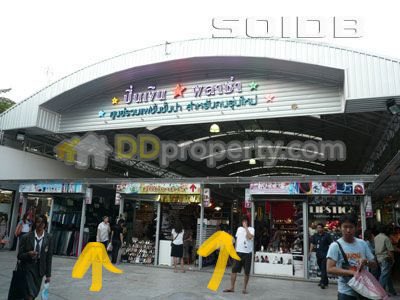 riririnlin's tweet photo. เผื่อใครสงสัยว่าร้านอยู่ตรงไหน อยู่ในโครงการปิ่นเงินพลาซ่า ตรงข้ามเซนทรัลปิ่นเกล้านะคะ ร้านน้องไม่แน่ใจว่าเข้าซอยแรกหรือ 2 เข้าไปแล้วเดินตรงไปเกือบสุดค่ะ🥺 ดักไว้ก่อนว่าที่ถ่ายรูปมาลงไม่ได้มีเจตนาอะไร แค่อยากแชร์ความน่ารักของน้องที่ช่วยคุณแม่ขายของเท่านั้นเลยถ่ายแบบหน้าไม่ตรงมา https://t.co/nijj8c97mn