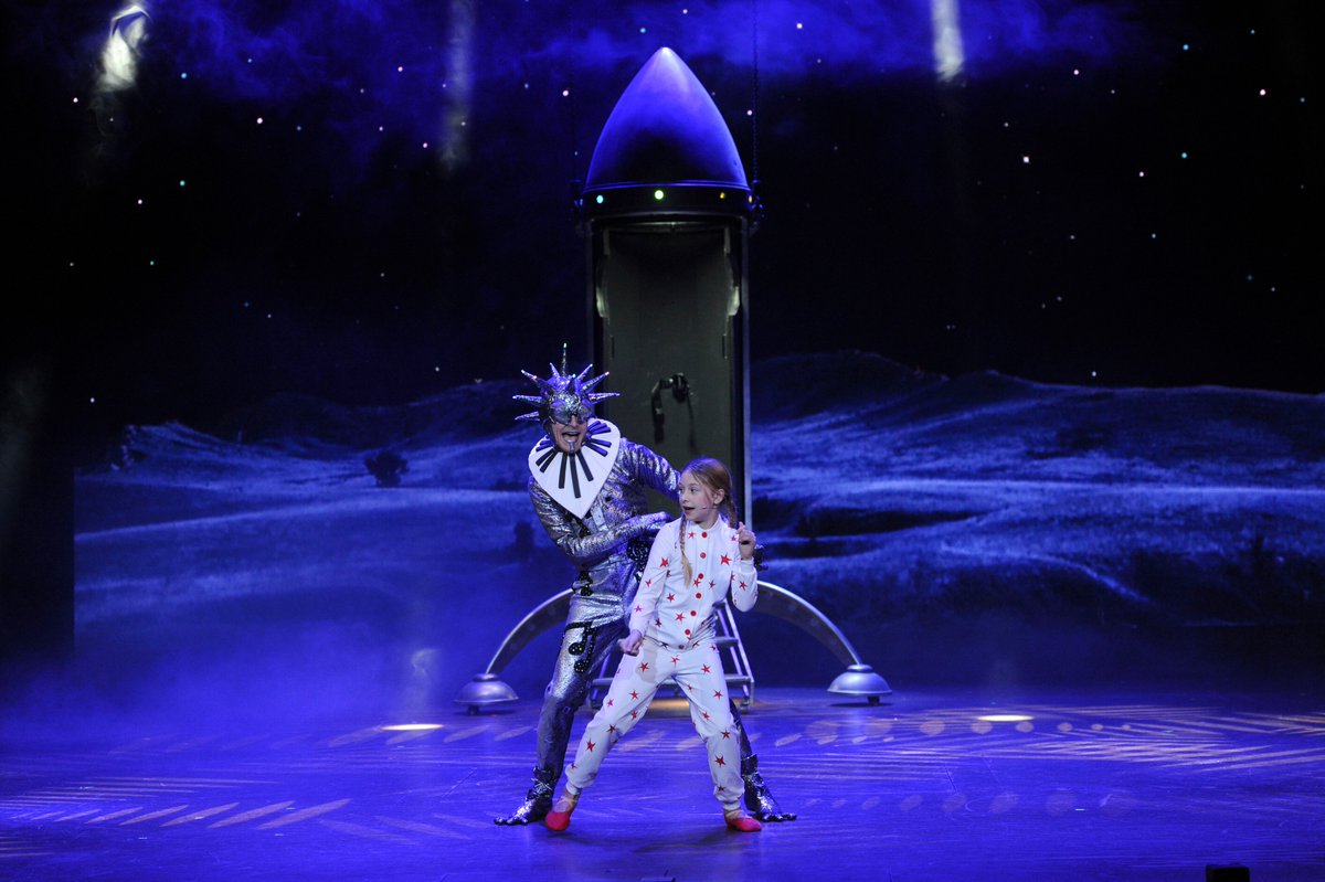 ⭐️J-2 avant le retour du spectacle⭐️
🎶 Non ma galaxie n’est pas loin d’ici, a un million d’années lumières de ta petite terre 🎵🎶 #emiliejolie
🎟 Billets → olympia.emilie-jolie.com