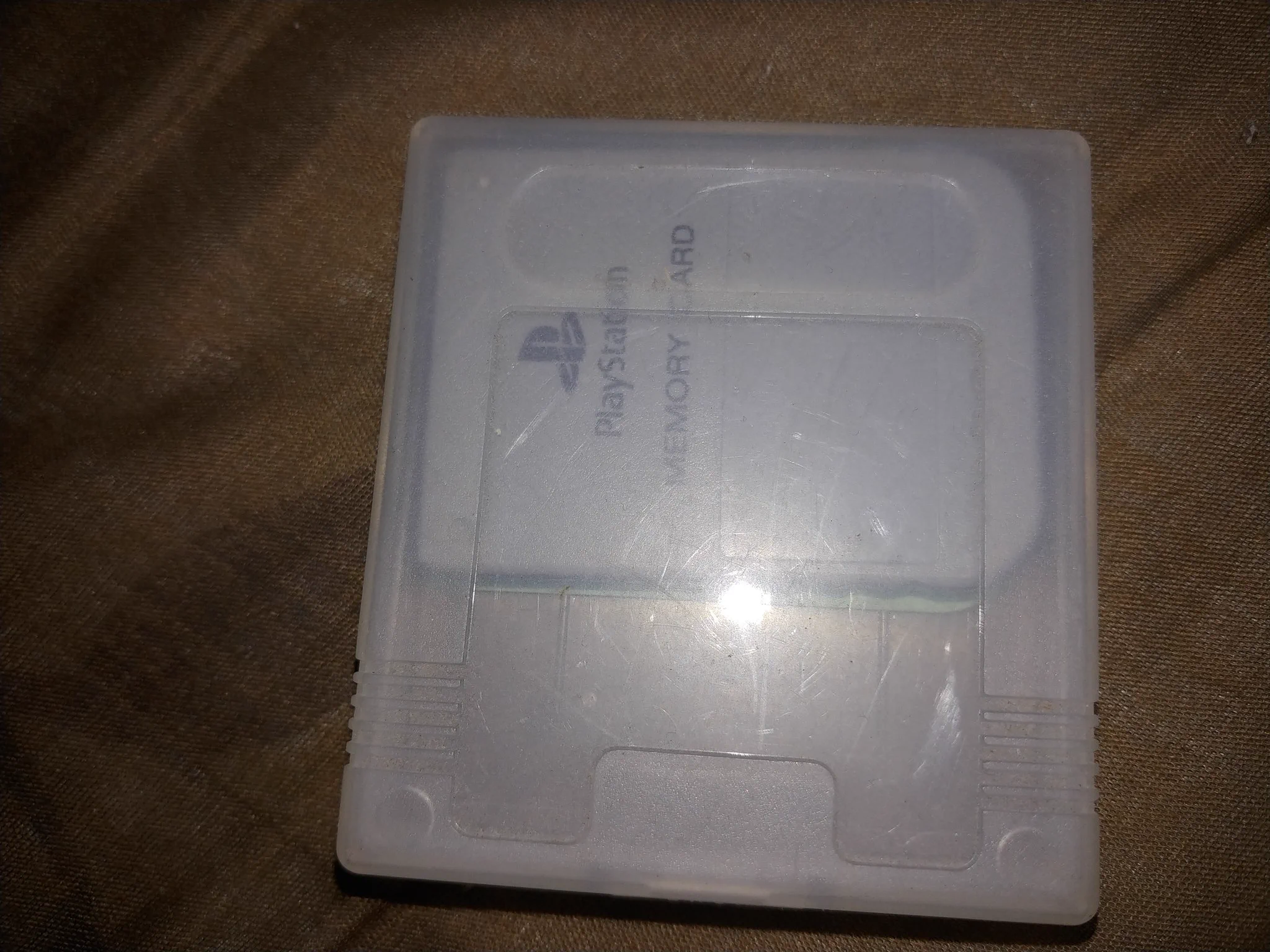 @game_generate PS1と2のメモリーカードを入れるのに現役ですw 