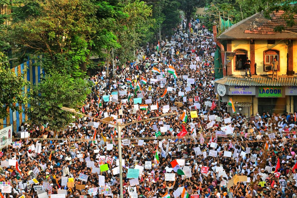 Abhay2807's tweet photo. 2) today u have detained historian @Ram_Guha your history is being written but with black ink you should be apologized to nation there is democracy not dictatorship and u are servant not dictator #IndiaAgainstCAA @naukarshah @kanhaiyakumar @abhisar_sharma @Akash_2511 @SandyUdct https://t.co/WrYdbuAyYT