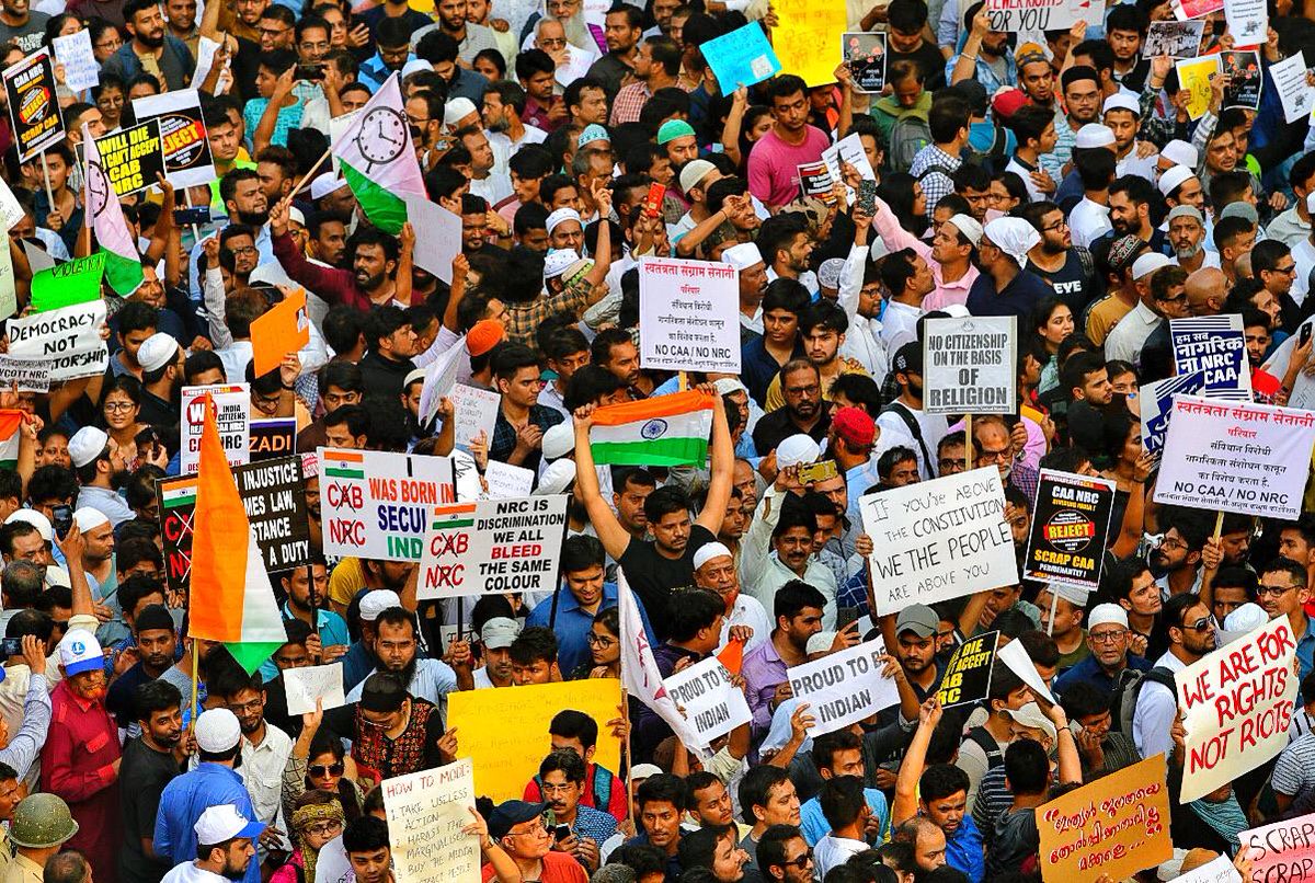 Abhay2807's tweet photo. 2) today u have detained historian @Ram_Guha your history is being written but with black ink you should be apologized to nation there is democracy not dictatorship and u are servant not dictator #IndiaAgainstCAA @naukarshah @kanhaiyakumar @abhisar_sharma @Akash_2511 @SandyUdct https://t.co/WrYdbuAyYT