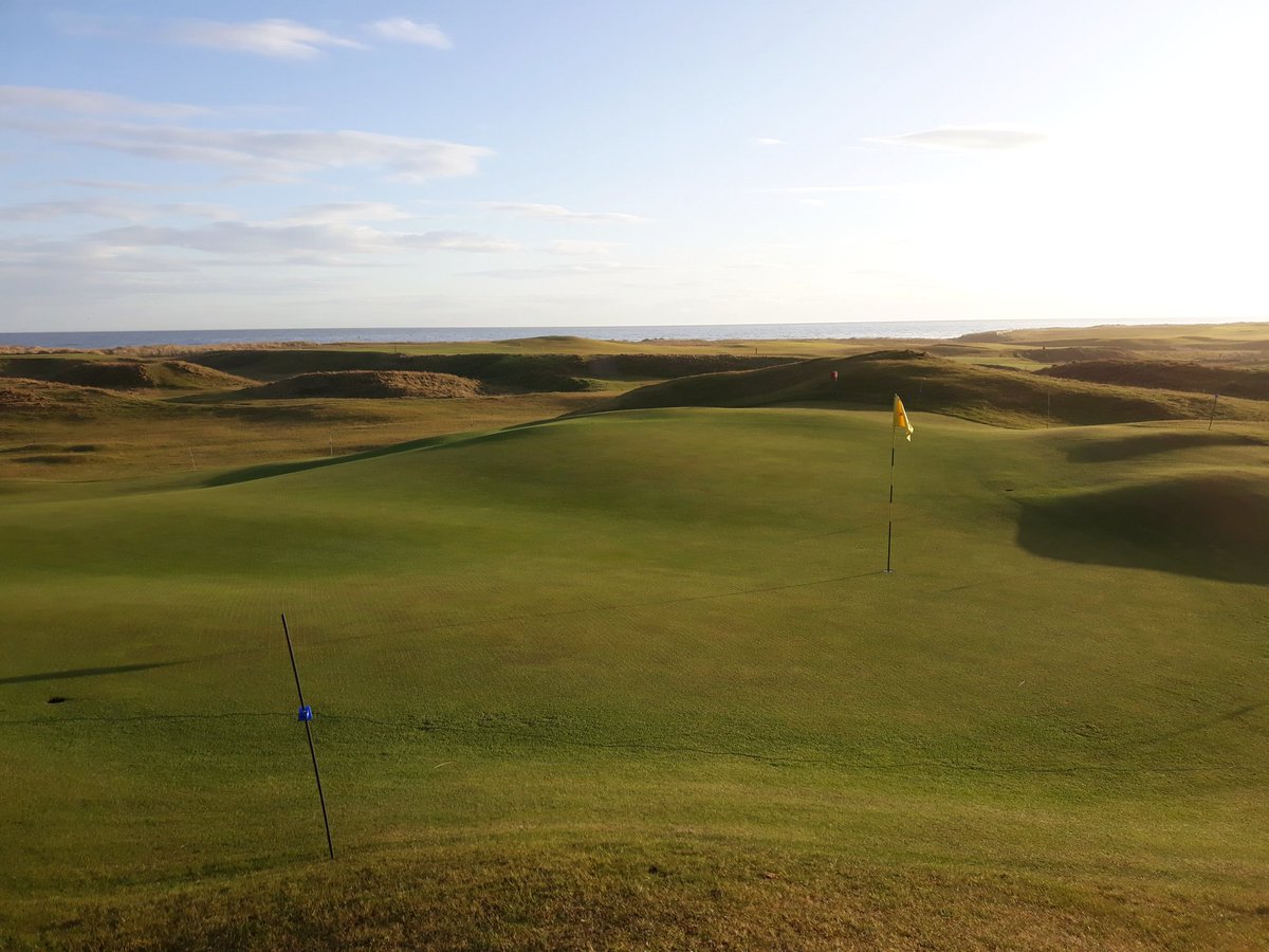 LinksFairways's tweet photo. Golf: Long December shadows falling just after 1pm over 'The Witch' green (Par 3, 6th Hole) at @BroraGolfClub this afternoon.
@NorthCoast500 #Brora #Golf #Links #FinalRounds #Sunlight https://t.co/G969uxdTGT