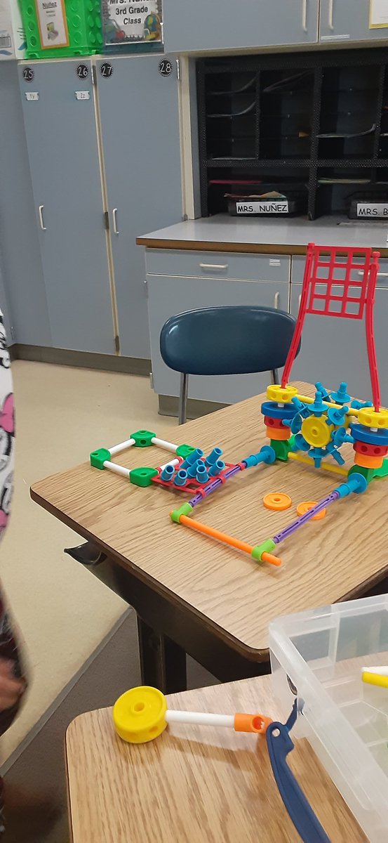 43 students participated in an #STEMed #outreach event at Lewis and Clark. One of the students in the picture didn't speak any English, yet when they met a #bilingual #scientist, they directed their group to present a project on #conservation. #RepresentationMatters <a href="/WenatcheeSD/">Wenatchee School District</a>