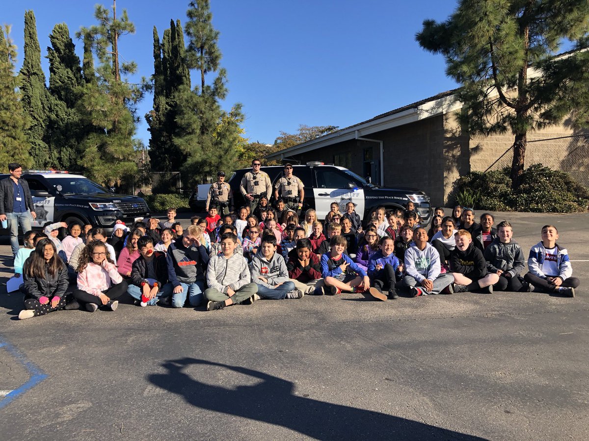 KHimaka's tweet photo. Our Gators in @b_applegate @missortega4 @kathyharmel & #MsMagoski had the privilege of meeting friends from the @SDSheriff Department. We appreciate your outreach & connection with our Gators! Keeping us safe giving to the community! Thank you for organizing @b_applegate! ❤️🥑🐊 https://t.co/3L00gL0A6n