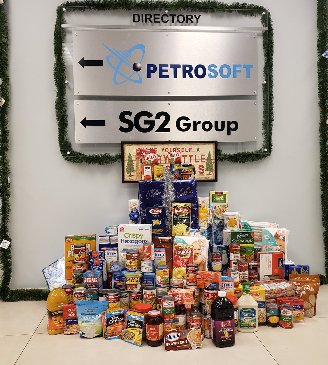 petrosoft_inc's tweet photo. Today we dropped off 6 full boxes of food and diapers to the #CraftonIngramFoodPantry!!! 
Our goal was to help make sure that the families in our local community have meals for the entire #holiday season.

#petrosoftgivesback
#jointheecosystem
#mealsfortheholidays https://t.co/CjThiMEepD