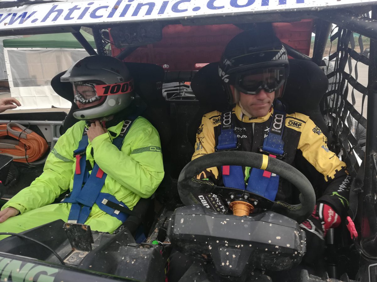 oscarmaya3's tweet image. Divertido Media Day con @gerardfarres y @AMonleon con codriving incluido 🔥.
Ojalá más gente como ellos. ¡¡Suerte en el #Dakar2020!! A por la victoria 💪
amp.rtve.es/deportes/20191… (EFE)