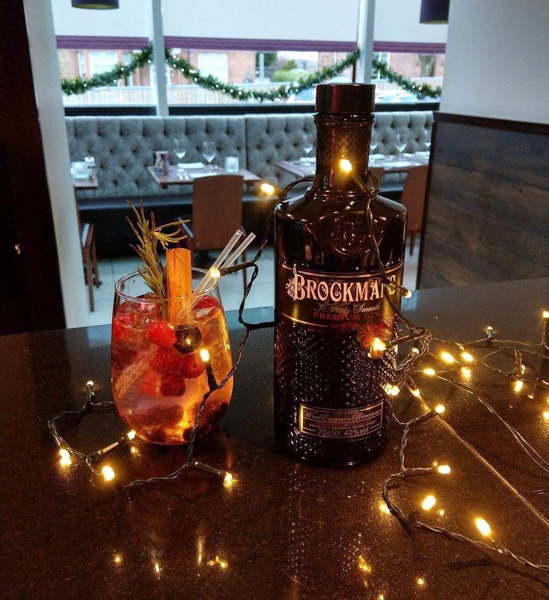 It’s almost the weekend! Head down and join us for live entertainment and delicious festive cocktails! 🥳🎄🥂🎶🙌🏻 
#december #bothwell #hohoho #feelingfestive #festivecocktails
