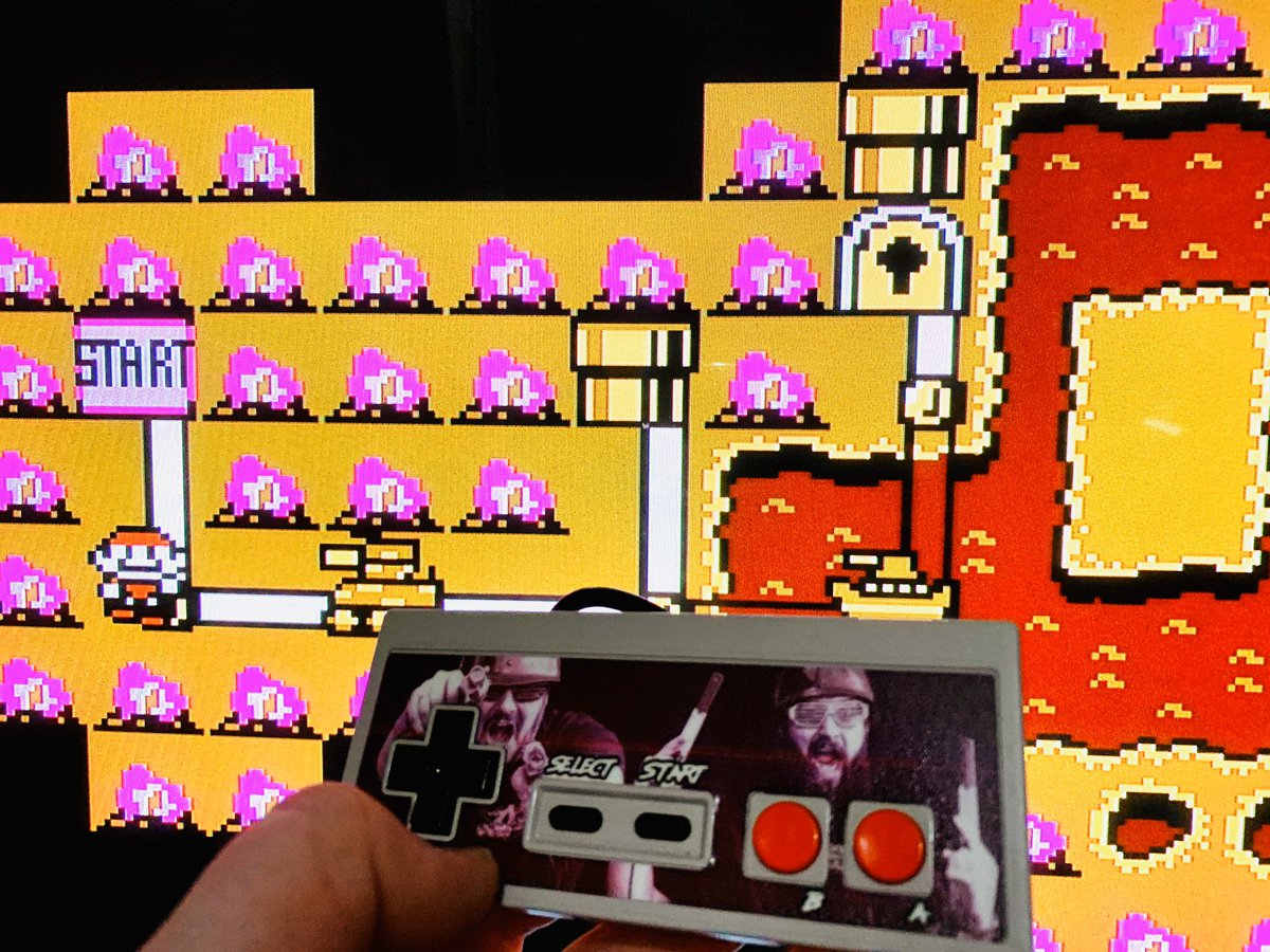 nescommando's tweet photo. Oha - Welt 8!
Doch was kann schon schief gehen, wenn man mit dem weltbesten Controller zockt?
#NESCommando #SMB3 #SuperMarioBros3 #NintendoNES #retrousb #retrousbavs #CommandoController https://t.co/2XtIyA0LPY