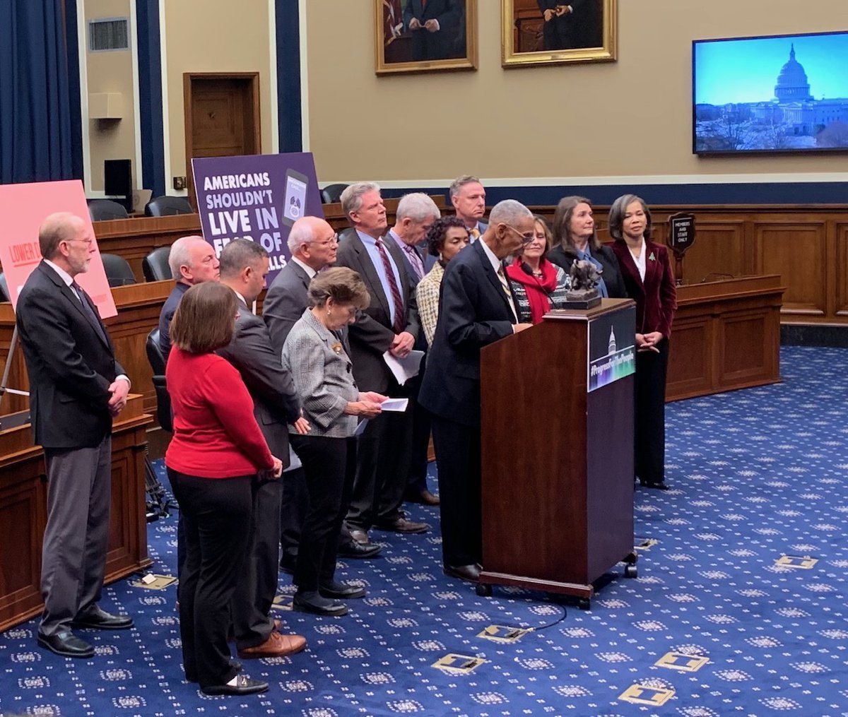 daveloebsack's tweet image. Stood with my @EnergyCommerce colleagues to discuss all of the progress we have made this year! We passed out of committee and through the House legislation to lower Rx drug prices, stop illegal robo-calls and the bill I authored, the #BroadbandDATAAct. #ProgressForThePeople