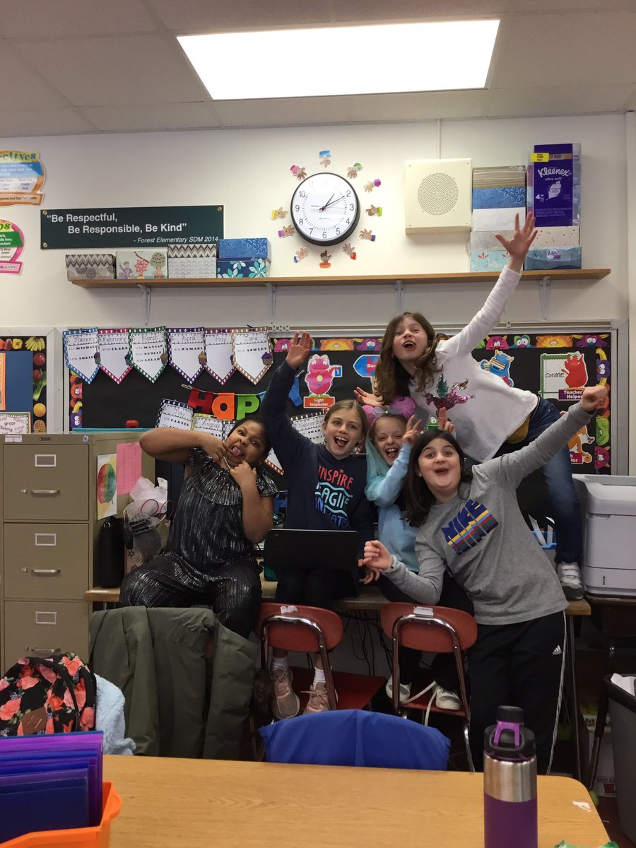 ForestKidTweets's tweet photo. 4th grade is having recess. https://t.co/5eUxDeMPH7