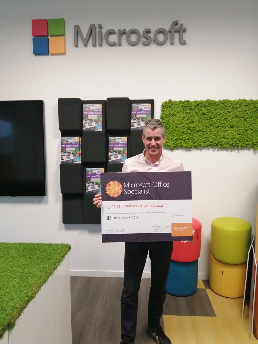 Carlos_RSolano's tweet image. Todo magníficamente organizado, como ya nos tiene acostumbrados @MicrosoftEduEsp, y además hemos pasado un rato muy divertido! Animaos, #MIEExpert! Gracias a @MariaComin1 y @CertificaTICnet por esta oportunidad. #SomosCompetentesDigitales