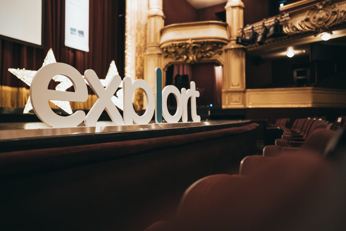 AWEX_Belgium's tweet photo. Tic...Tac...Tic...Tac⏰
Dans quelques instants démarrera la cérémonie de remise des #ExplortAwards2019, l'occasion de mettre à l'honneur  les plus belles réussites 🌍 du programme @BeExplort de @AWEX_Belgium 
Qui seront les🏆? A découvrir à partir de 20h30 ! https://t.co/dn47POTAB5