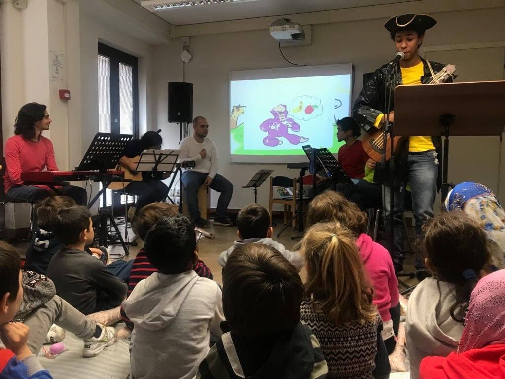 Piccola Orchestra di Tor Pignattara (@potorpigna) on Twitter photo 📖 Una inedita avventura ci vede protagonisti di una lettura con musica dal vivo de “I VIAGGI DI GULLIVER” pensata per i bambini della scuola primaria.
Una sfida importante, possibile grazie al bando “Leggere in tutte le forme” promosso da <a href="/BibliotecheRoma/">Biblioteche di Roma</a> 📖 Una inedita avventura ci vede protagonisti di una lettura con musica dal vivo de “I VIAGGI DI GULLIVER” pensata per i bambini della scuola primaria.
Una sfida importante, possibile grazie al bando “Leggere in tutte le forme” promosso da <a href="/BibliotecheRoma/">Biblioteche di Roma</a>