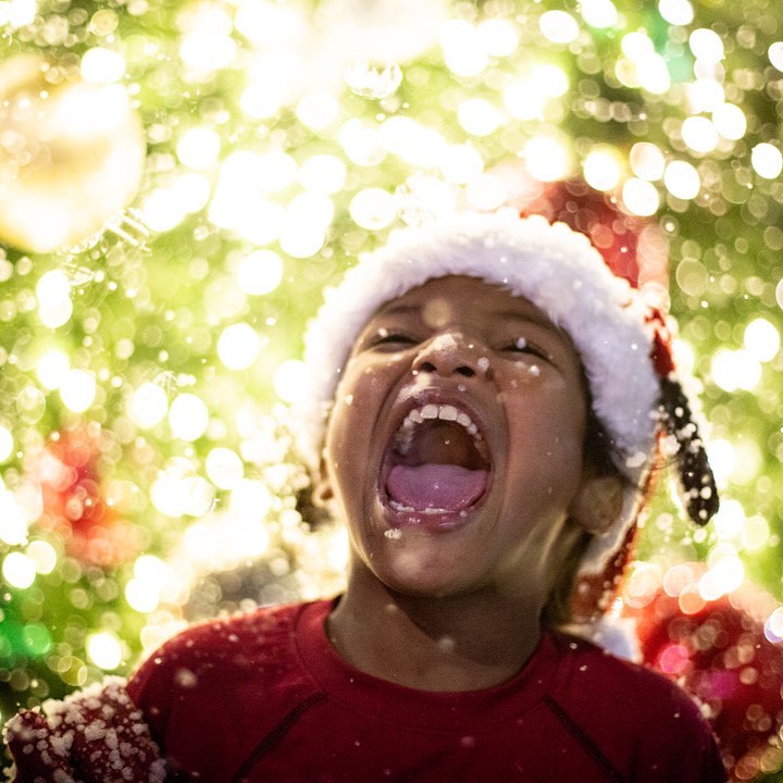 #TakeTheRide to Merry Main Street in #downtownmesa and celebrate the holiday season. 🎄 FREE 🚈 RIDES between between Country Club and Mesa Drive on from 5 – 10 pm on the weekends of  Dec. 20 &amp; 21 and Dec. 27 &amp; 28 @downtownmesa bit.ly/2Z4bkzg