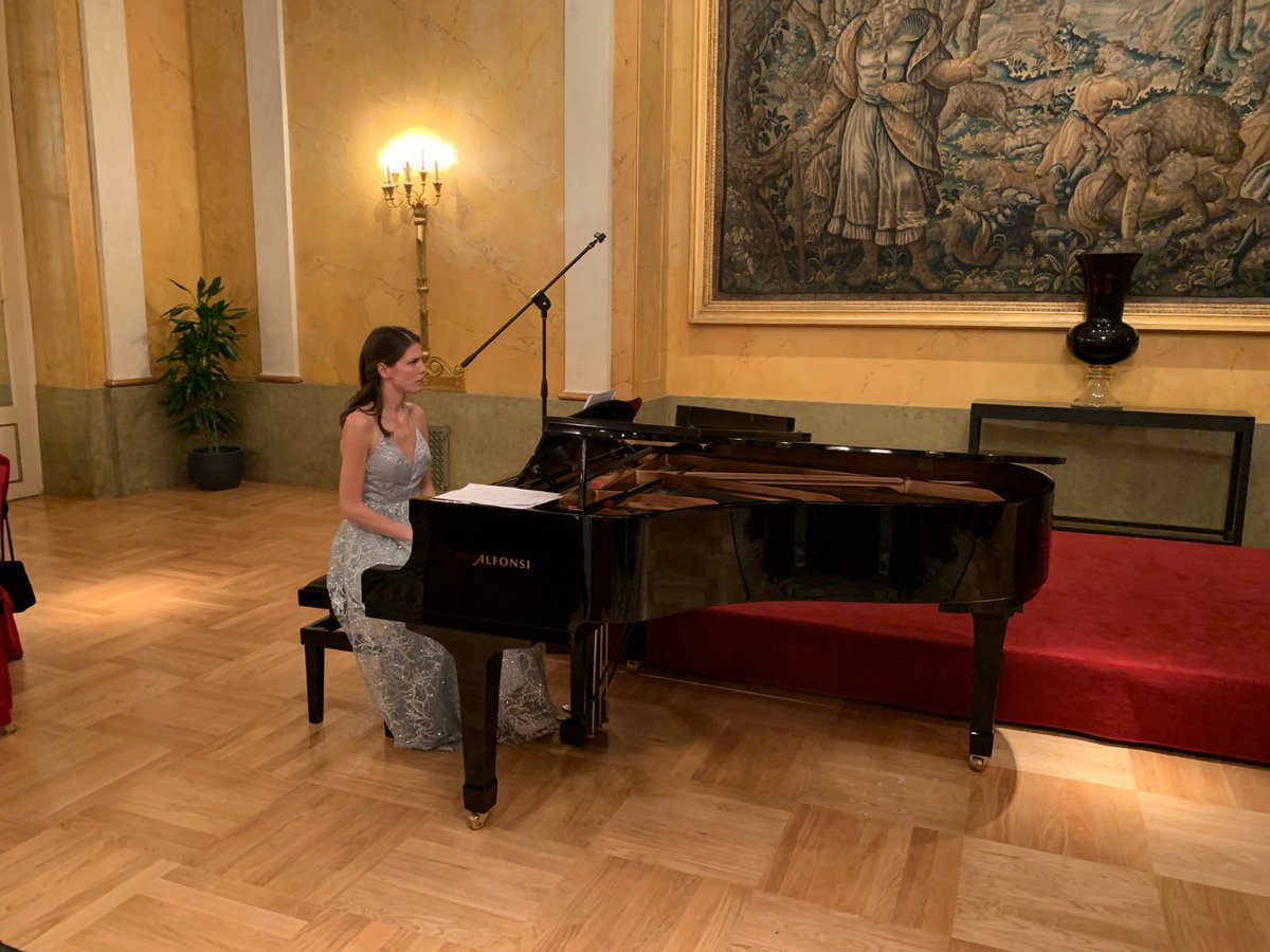 RotaryRoma's tweet photo. Ottima riuscita per la cena degli auguri di #Natale Applauso per le musiche di Rossini e Donizetti  #rotary #Roma #natale2019 https://t.co/jMbuvqJdyx