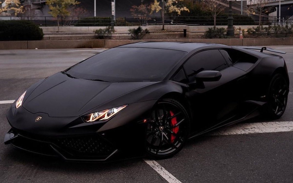 DailyLamboTM's tweet photo. Black with red rims, yes pleaaaase. https://t.co/XBpO25ULWc