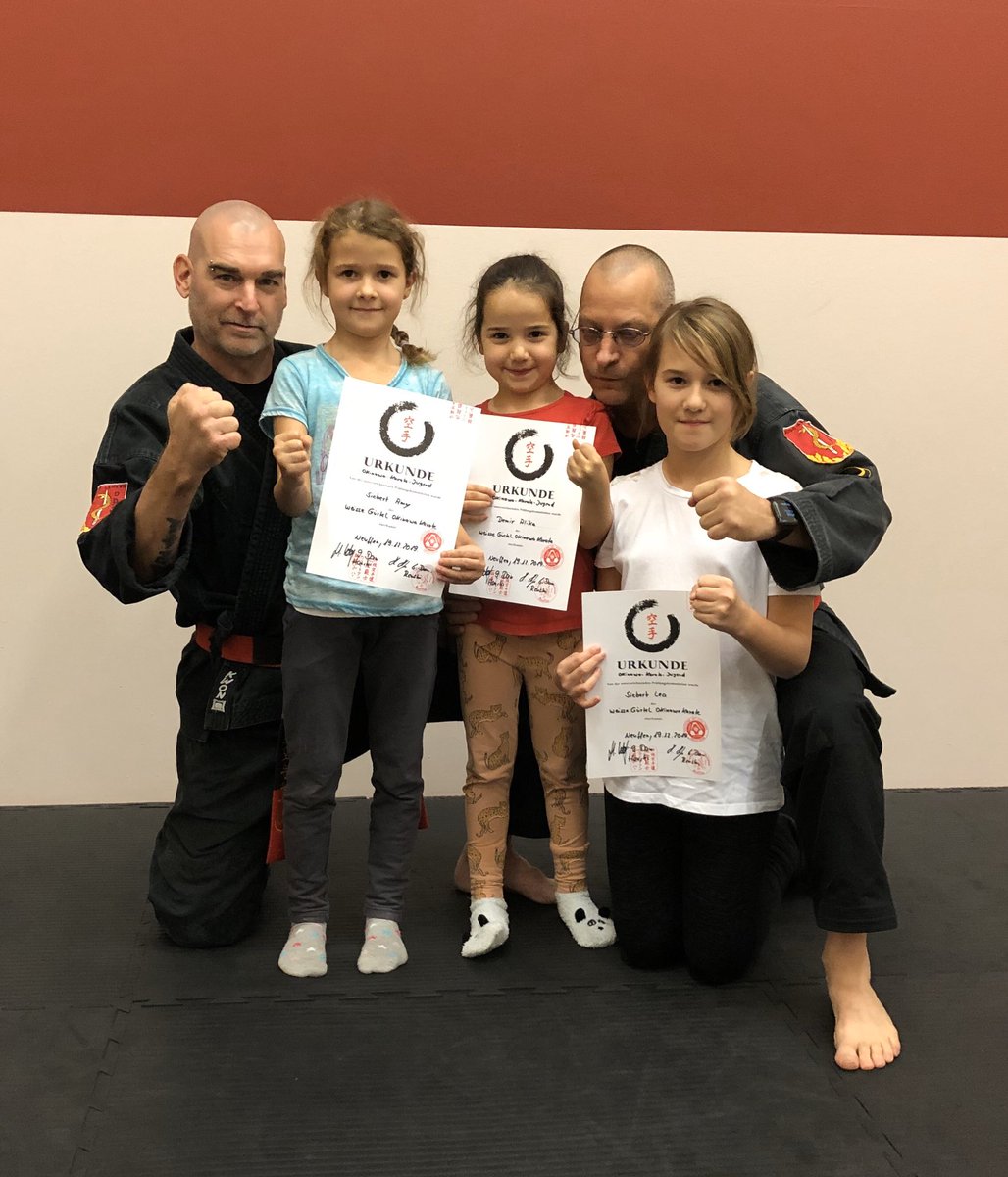 WeitmannNeuffen's tweet photo. Unsere Kleinsten hatten heute in der Karateschule Weitmann in Neuffen ihre weissgurt Prüfung super Leistung  #kinder #kinderkarate #stolz #okinawajugend #kids #karatekids #karateschuleweitmannneuffen #glückwünsche #ehrungen #neuffenertal #neuffen #okinawa #okinawakarate https://t.co/gqyPDxYk7W