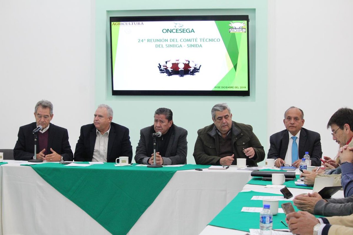 CNOG_MX's tweet photo. Agradecemos al Coord. Gral. de Ganadería de @Agricultura_mex @DavidMonrealA su participación durante el comité técnico del SINIIGA-SINIDA en su 24 reunión presidida por el Ing. @hgarciadelallat, el MVZ Miguel Ángel Castillo, el MVZ. Juan Robles y Juan Ramón González de ONCESEGA. https://t.co/JsPiKipu4W