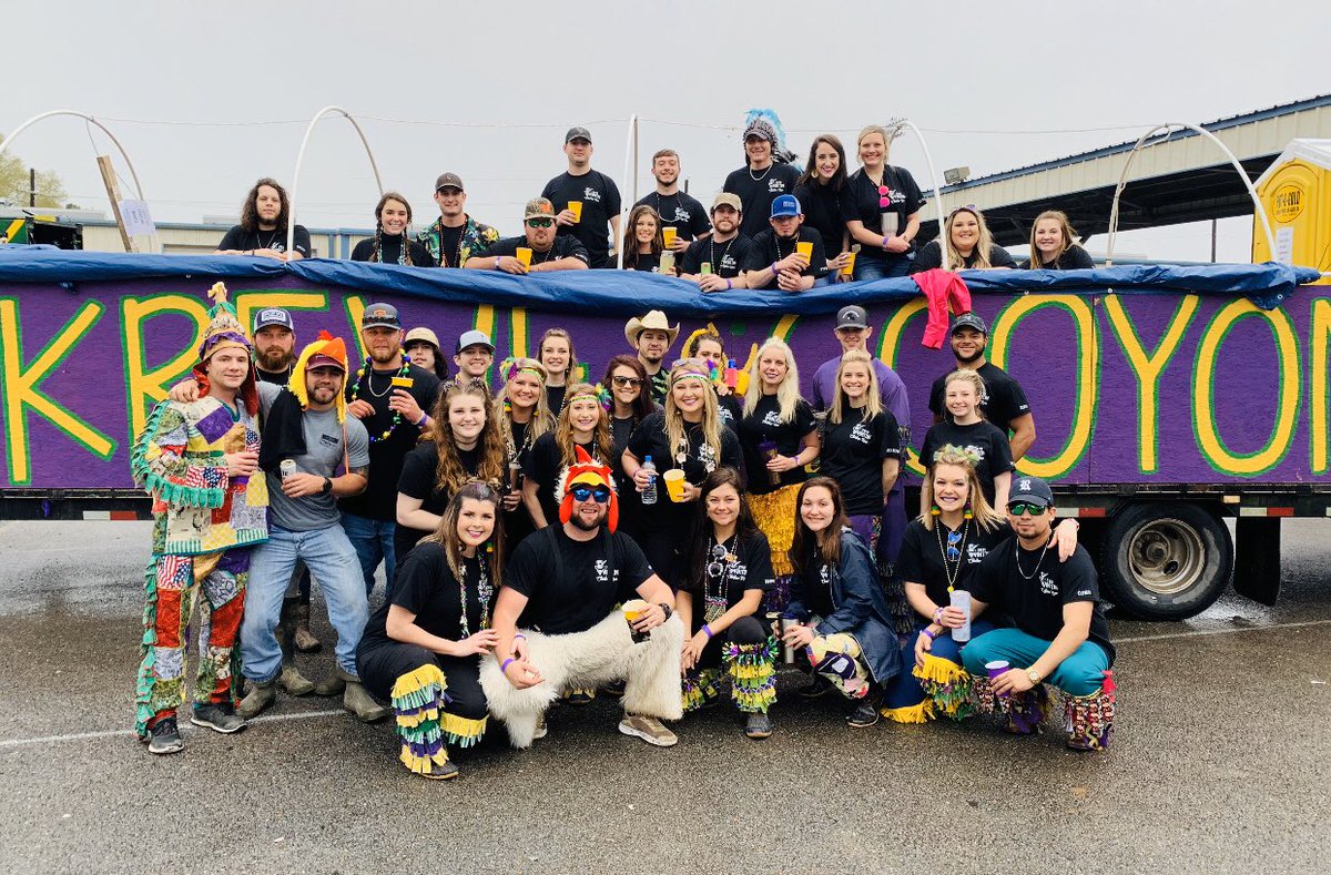 kaitlynhubert15's tweet photo. Best 4 fav memories of the year....  Mardi Gras, Florida, Mexico, playing incrediball for an amazing cause..💕 https://t.co/O1guFXDWaK