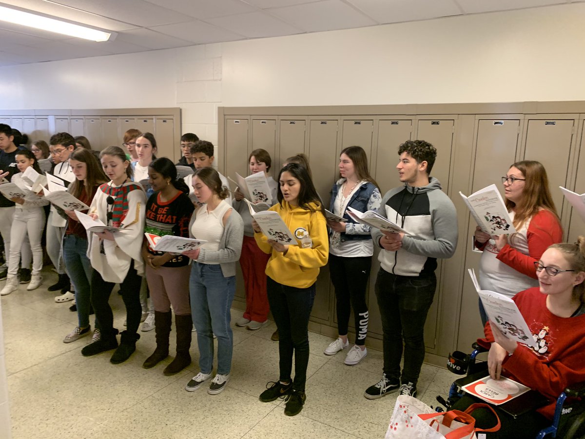 TaraPacharis's tweet photo. Concert chorus caroling the hallways of MHS 🎄@MuhlMusic https://t.co/rH6jAmDCgl