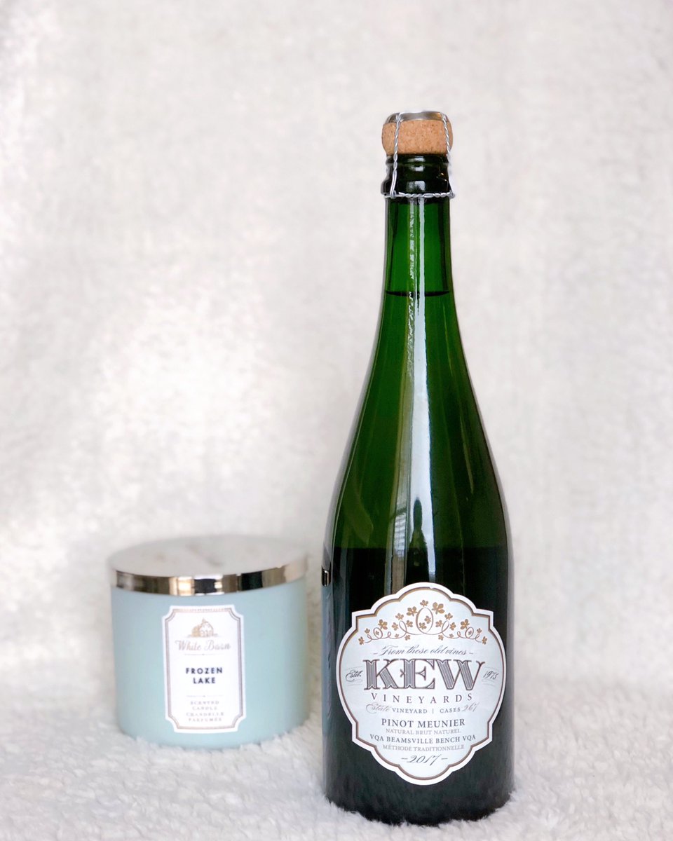 wine_journalism's tweet photo. Some local Ontario #VQA sparkling wine for the holidays because festive season pairs perfectly with bubbles✨ https://t.co/YWa2a8TY18