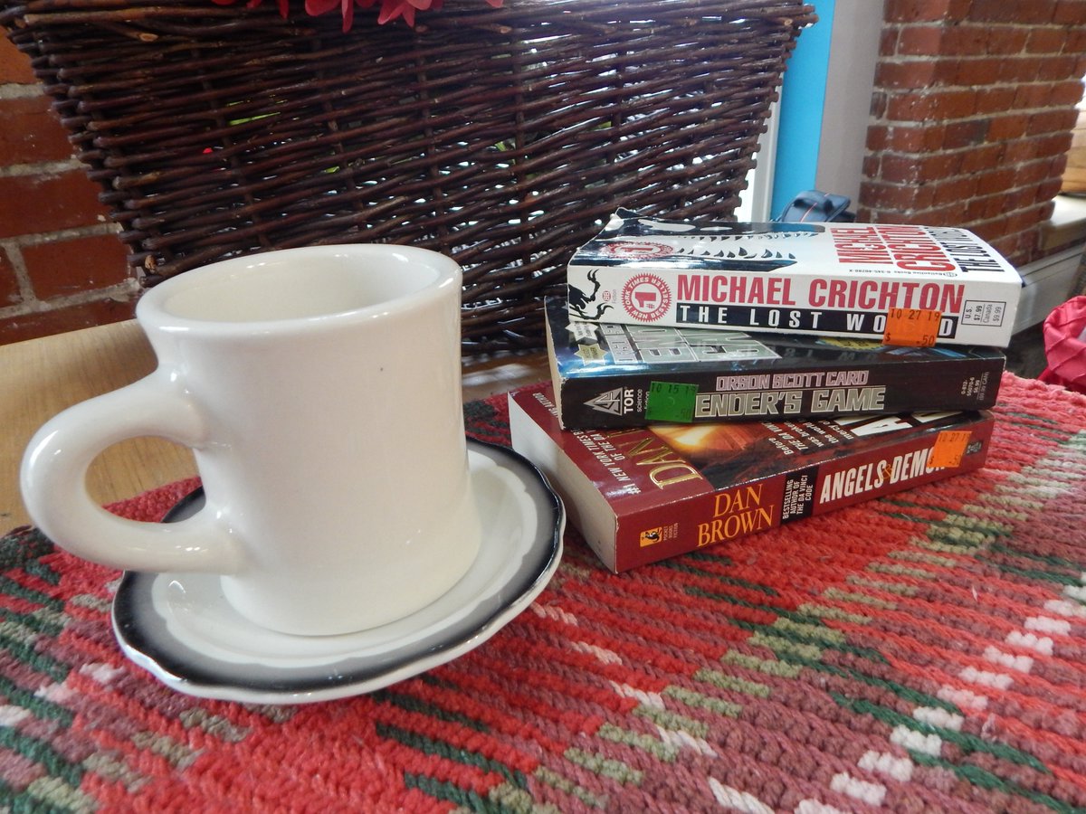 OutFITtersNH's tweet photo. These long, cold nights provide the perfect opportunity to get started on a new book or rediscover an old favorite. Hardcovers and paperbacks start at $0.50! #GoodReads #BargainBooks https://t.co/1sGqgbXPZT