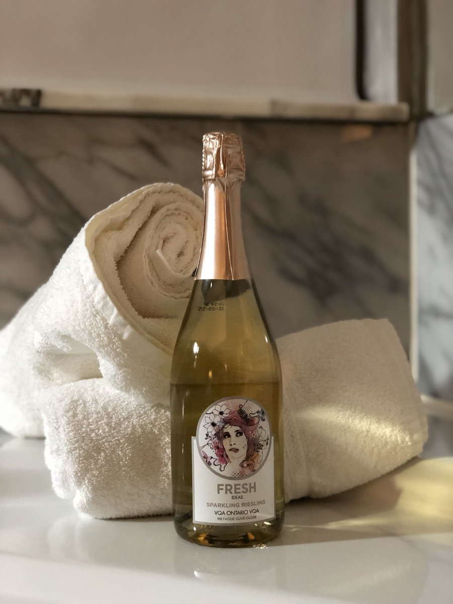 wine_journalism's tweet photo. Some local Ontario #VQA sparkling wine for the holidays because festive season pairs perfectly with bubbles✨ https://t.co/YWa2a8TY18
