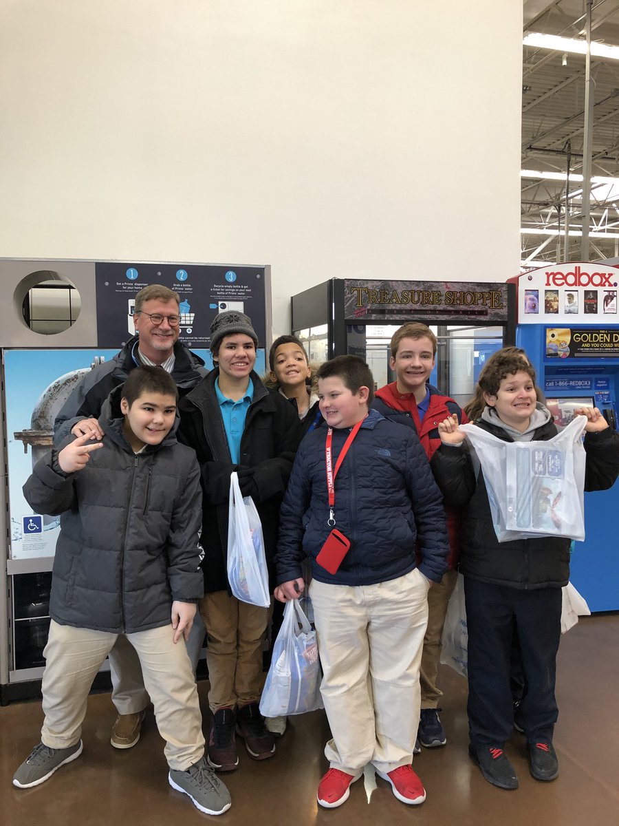RiseSkyline's tweet photo. Helping the principal with his last minute shopping 🎁 #special guest ⁦@Walmart⁩ #communityouting #lifeskillslesson ⁦@RedClaySchools⁩ ⁦@SkylineJaguars⁩ #HearUsRoar #FriendsOfFrank https://t.co/VhEQsGcEDD