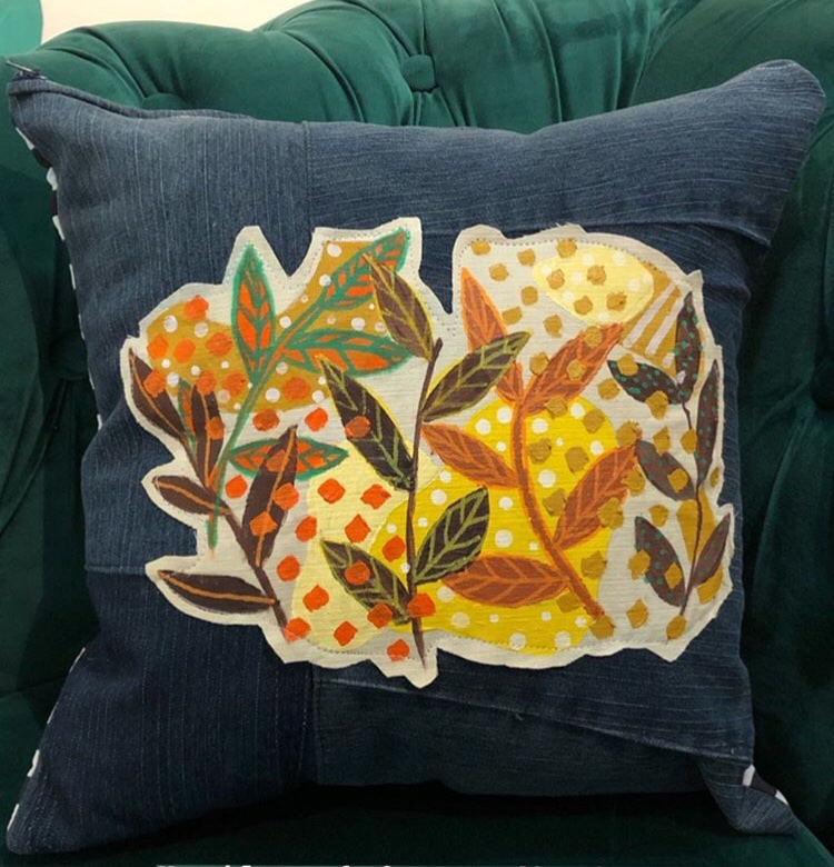 Keseruan hari pertama #MusimSukaCita, bebikinan dan gegambaran di tote bag daur ulang! Yuk datang ke Sinou Pangpol, kita sampai hari Sabtu loohhh..