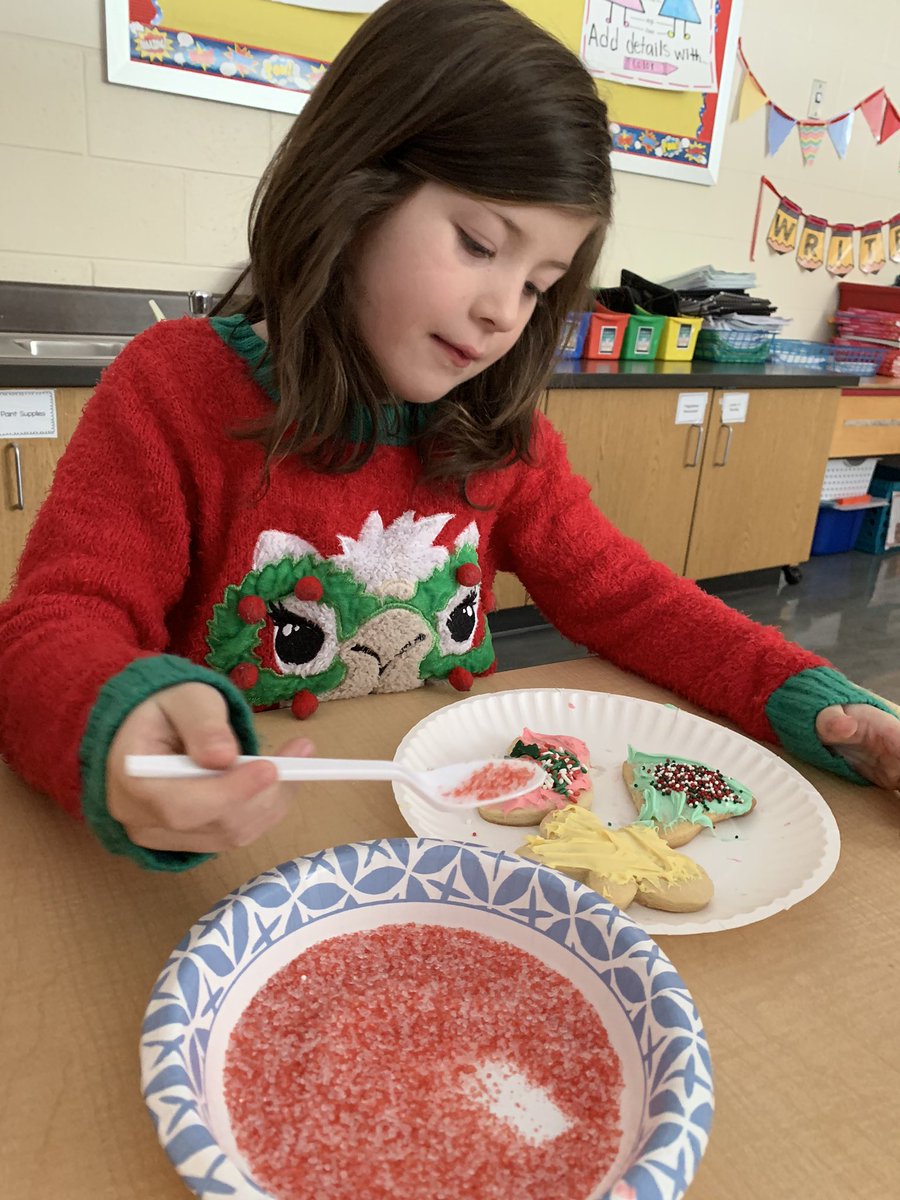 BloominKinders's tweet photo. Christmas cookie day... Oh, such joy! @howard_huskies https://t.co/kA6VXdBm59