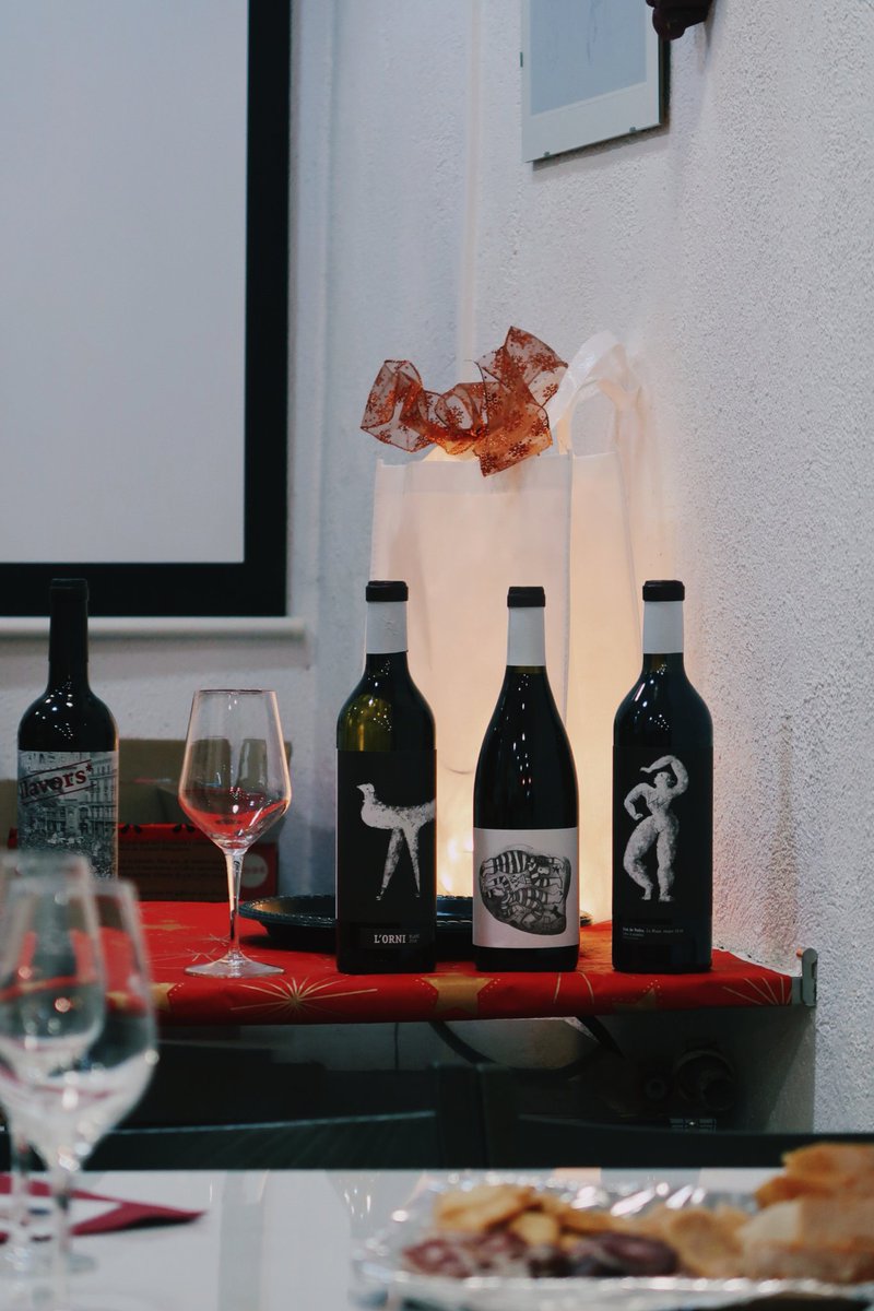 vinsdepedra's tweet photo. Avui estem de tast a @clubverema! Últim tast de l'any i farem cagar al Tió! #vinsdepedra #doconcadebarbera #vicatala #catalanwine @DOConcaBarbera https://t.co/DdhOvjzoIx