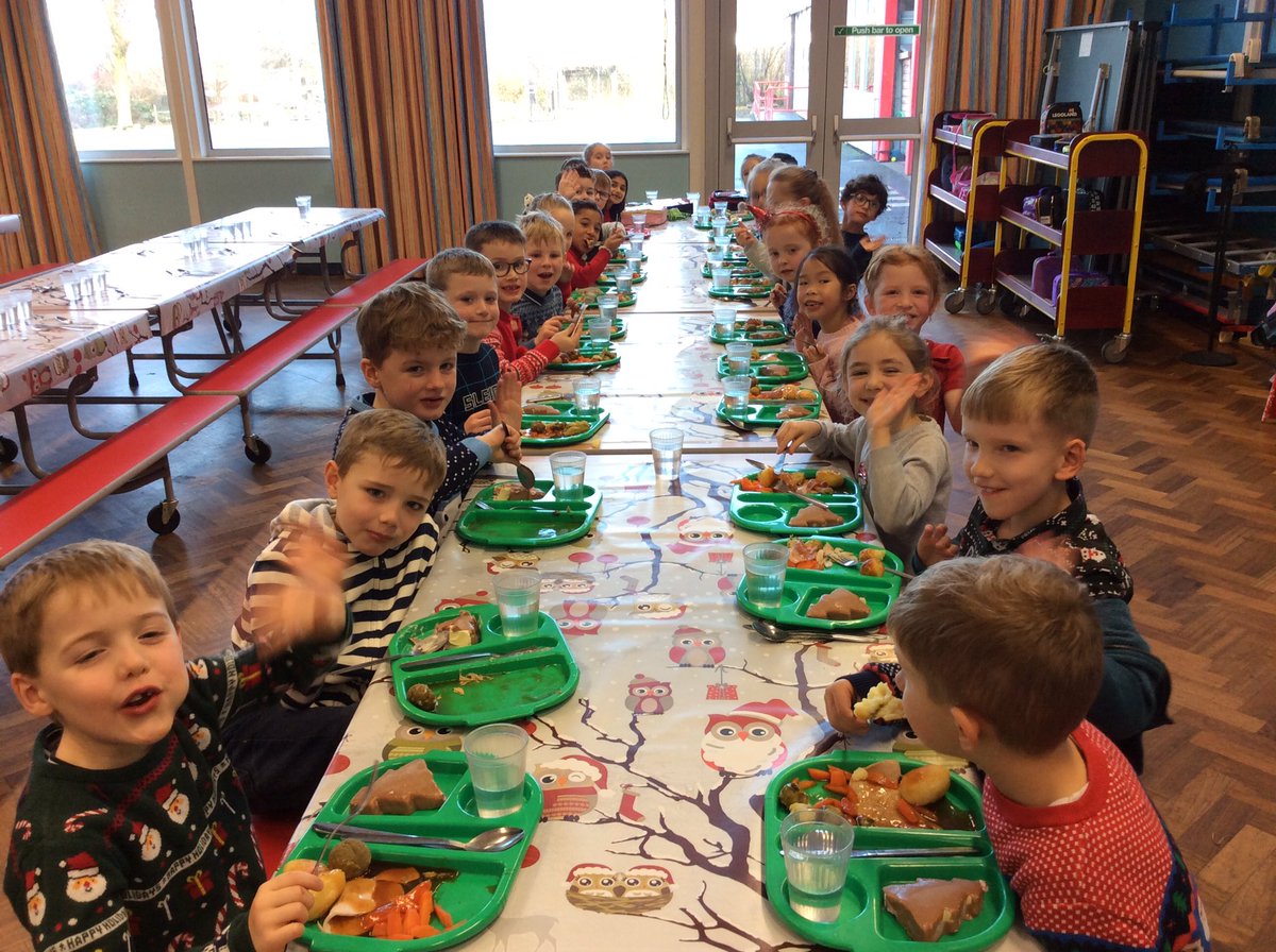Cloverlea1917's tweet photo. Christmas lunch in full swing. We have the most wonderful cooks who catered for over 150 children today...and some very hungry teachers. Special thanks to our lovely MDAs for making the celebrations such fun. 🍽🎄☃️🎅🏻 #anyoneforseconds https://t.co/9rQVNiSClT