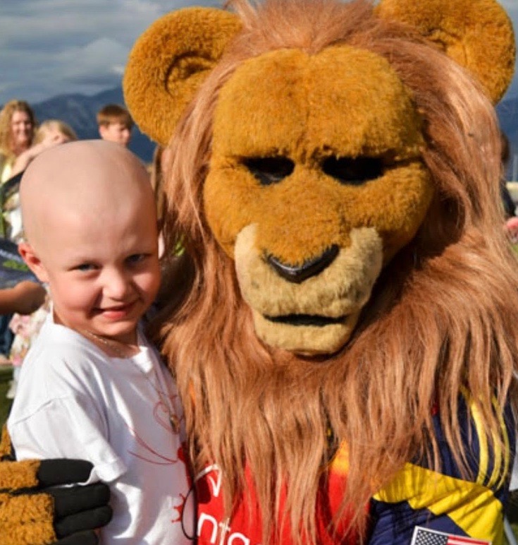 MascotMiracles's tweet photo. Happy Holidays &amp; thank you to our sponsors, donors &amp; volunteers who make miracles happen for kids who struggle every day. Your end-of-year charitable donations will help bring smiles for our heroes throughout the new year. To DONATE NOW, go to: https://t.co/kptPEttW9Z https://t.co/HvcdQkiJxG
