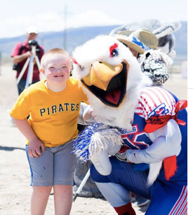MascotMiracles's tweet photo. Happy Holidays &amp; thank you to our sponsors, donors &amp; volunteers who make miracles happen for kids who struggle every day. Your end-of-year charitable donations will help bring smiles for our heroes throughout the new year. To DONATE NOW, go to: https://t.co/kptPEttW9Z https://t.co/HvcdQkiJxG