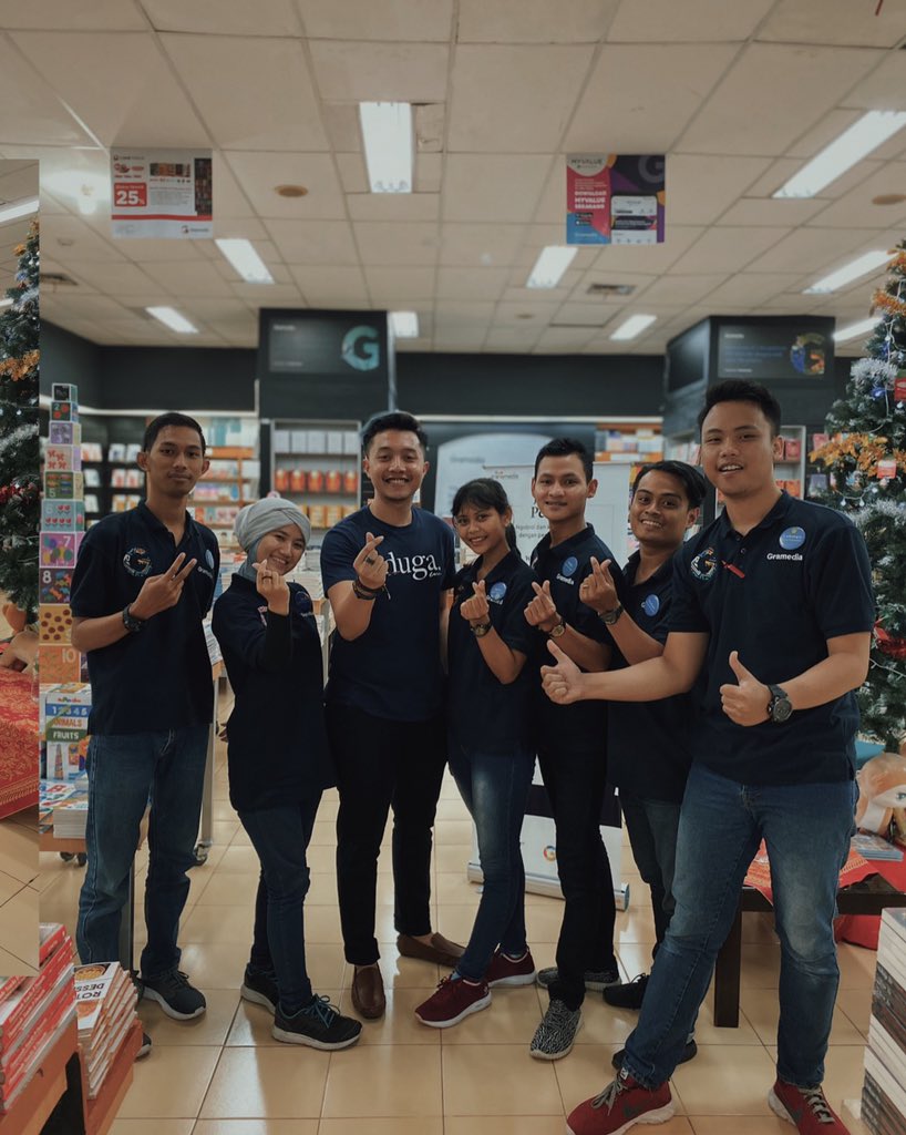 terjebakrindu's tweet photo. Terima kasih untuk semua yang jauh-jauh datang dari Tegal, Pati, Boyolali, Pemalang, pun Semarang.
Terima kasih yang sudah rela bolos kerja dan kuliah demi datang memeluk Duga.
#SebuahDuga https://t.co/i6FRPZwHzD