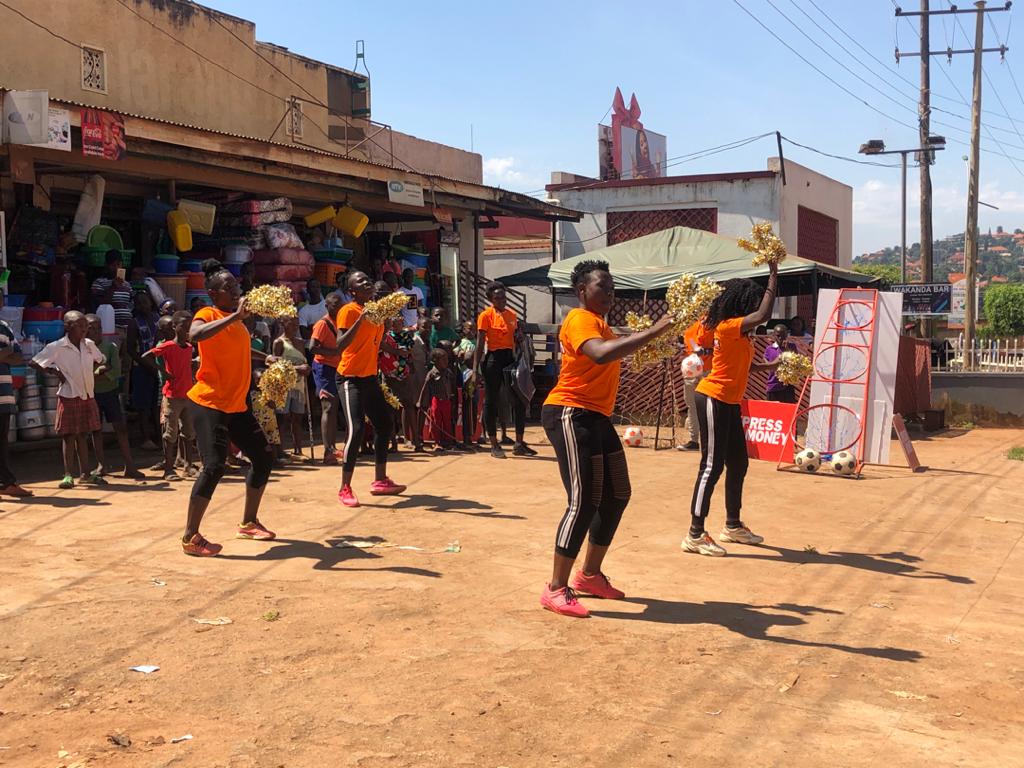 Ryer15's tweet photo. Day 4 of the @Xpress_Money roadshow in Kampala. And the crowds just keep growing. Watch out for that ORANGE truck and the goodies that keep coming your way
@fooodzilla @rahulkaykay @BenedictKotonya 
#XpressMoneyLCFC #xpressmoney #LCFC #Uganda https://t.co/Jk6bie8hwt
